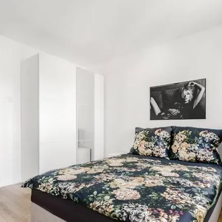 20m2 Studio, Near Chopin Airport, Cozy And Quiet * Varşova
