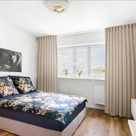 20m2 Studio, Near Chopin Airport, Cozy And Quiet Daire Varşova