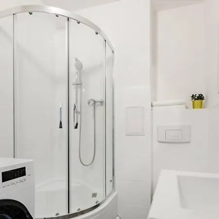 20m2 Studio, Near Chopin Airport, Cozy And Quiet