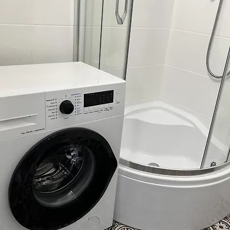 20m2 Studio, Near Chopin Airport, Cozy And Quiet Varşova