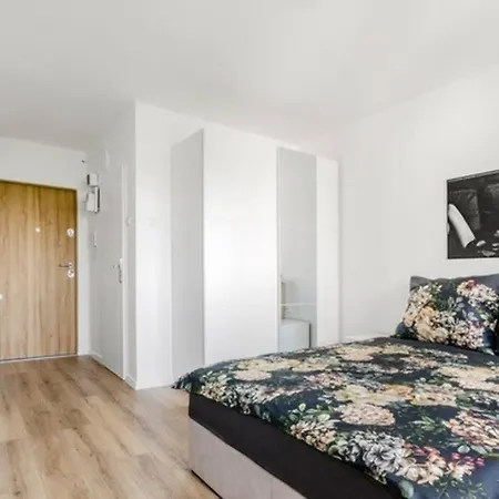20m2 Studio, Near Chopin Airport, Cozy And Quiet Lejlighed *